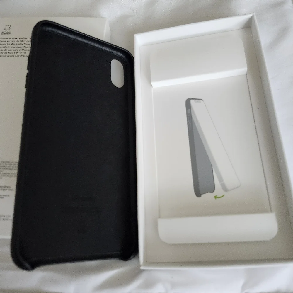 Apple iPhone Xs Max Leather Case in Black